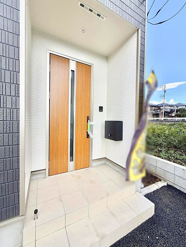 ■ シンプルで美しく、住まいの第一印象を彩る玄関です