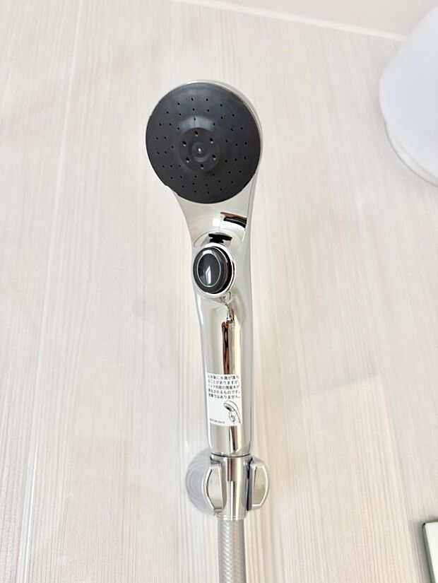 ■手元で簡単に止水できるため、水の無駄遣いを減らすことができます。