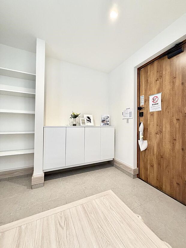 窮屈さを感じさせない広々玄関！