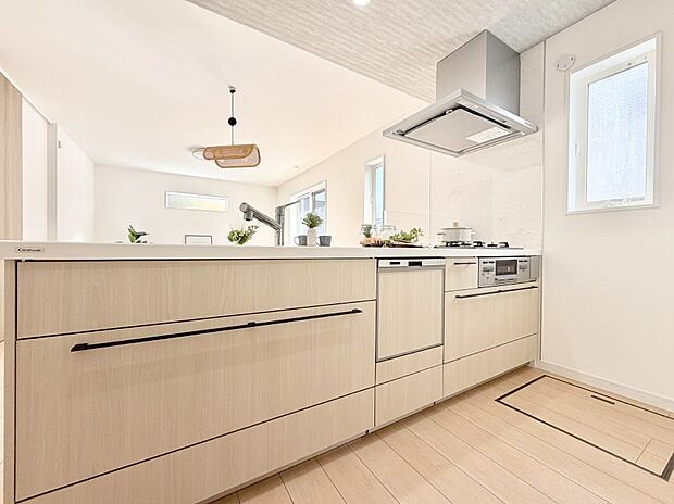 収納力豊富なシステムキッチンです！