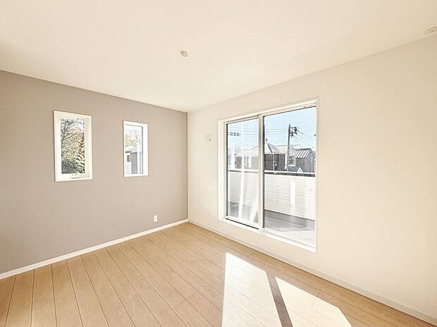 大きな窓は開放感があり、明るさ通風バッチリです  