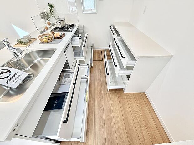 収納力豊富なシステムキッチンです!