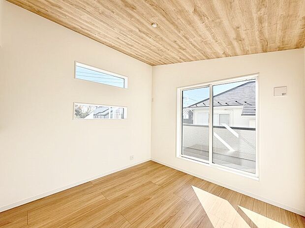 大きな窓は開放感があり、明るさ通風バッチリです  