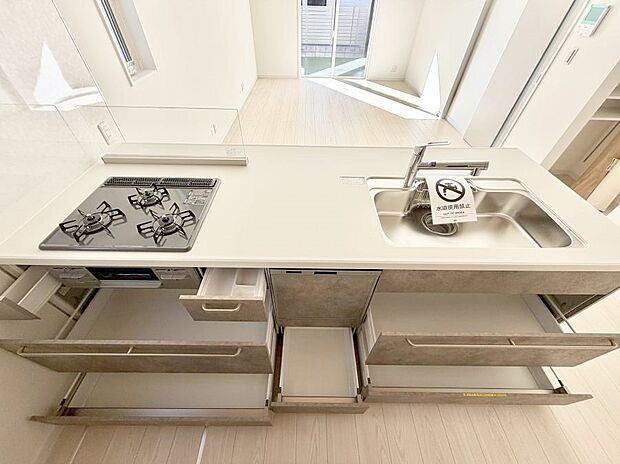 収納力豊富なシステムキッチンです！