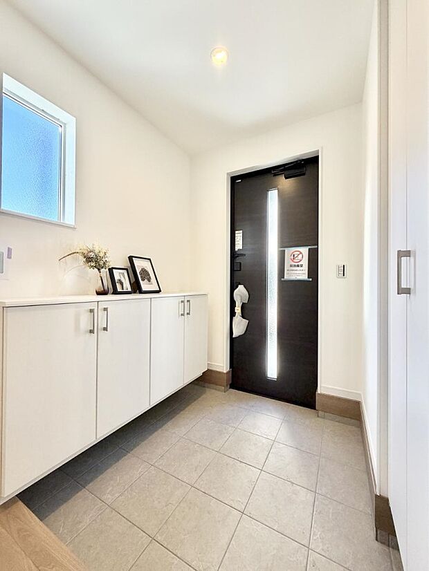 広々、綺麗な玄関でお客様をお出迎え  