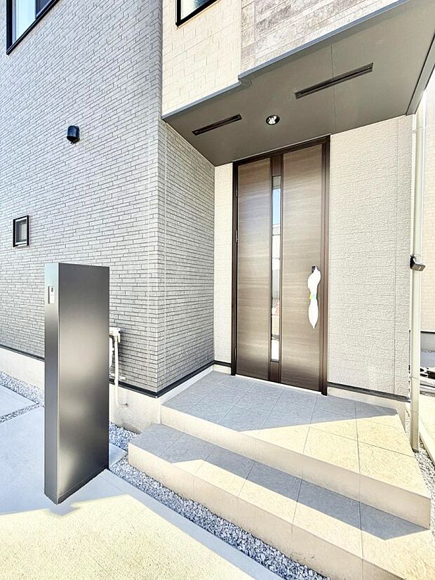 ■玄関はお家の顔！おしゃれな玄関アプローチでお客様をお迎え！  