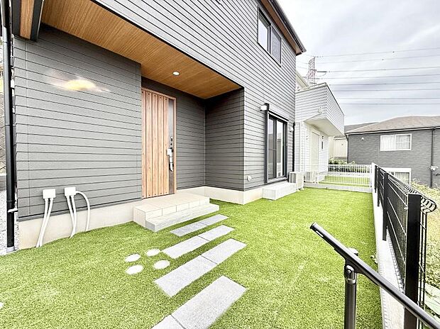 ■季節の移ろいを感じられる、落ち着いた雰囲気の屋外空間