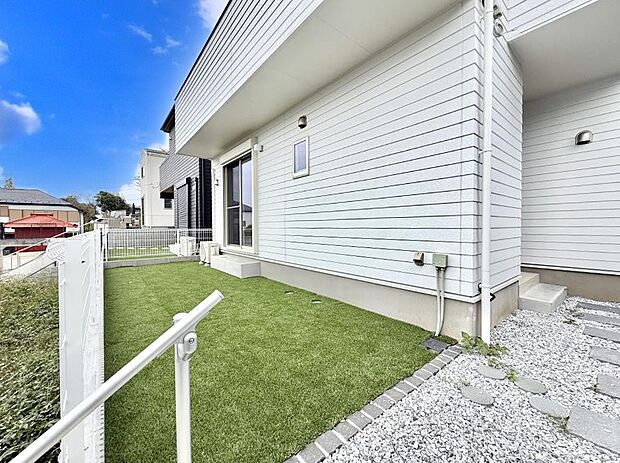 ■季節の移ろいを感じられる、落ち着いた雰囲気の屋外空間