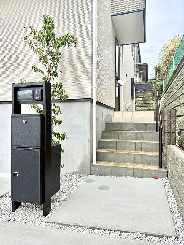 ■ シンプルで美しく、住まいの第一印象を彩る玄関です