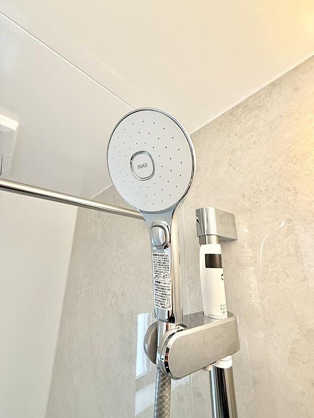 ■手元で簡単に止水できるため、水の無駄遣いを減らすことができます。