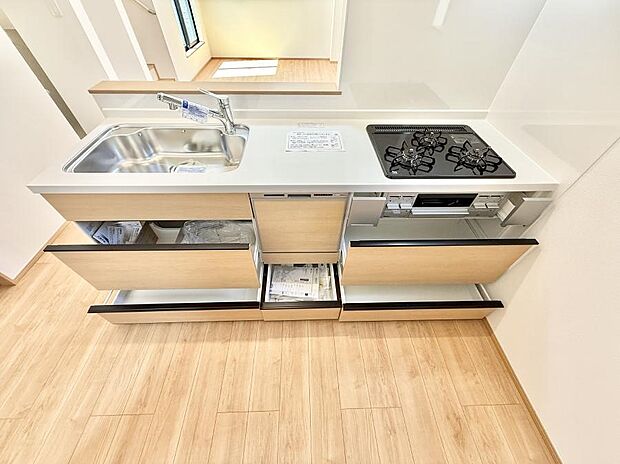 ■シンプルで機能的、毎日使いやすいキッチン