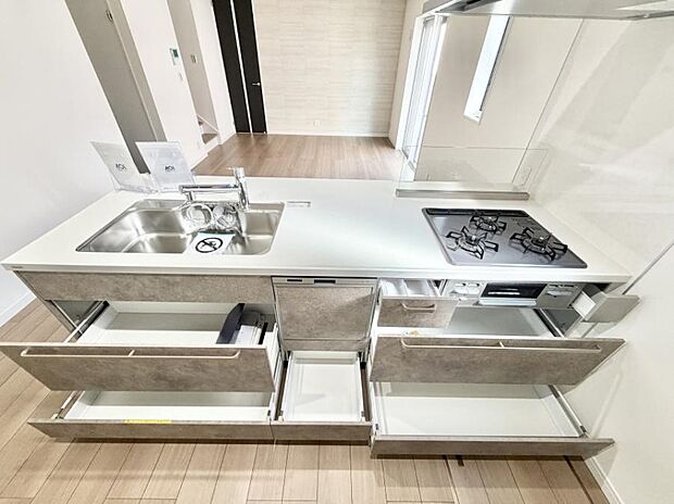 収納力豊富なシステムキッチンです!