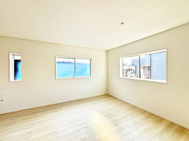 ■陽ざしが射し込む明るいLDKは家族でのんびり寛げます  