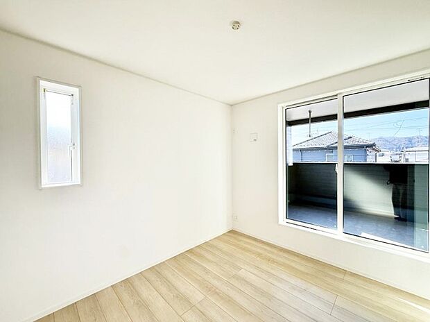 ■大きな窓は開放感があり、明るさ通風バッチリです