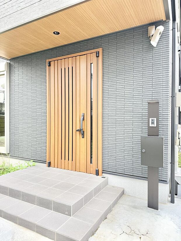 ■ 家族とゲストをやさしく迎える、心温まる玄関