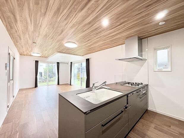 ■美味しい時間が生まれる、笑顔あふれるキッチン