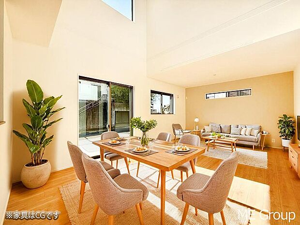 ■陽ざしが射し込む明るいLDKは家族でのんびり寛げます  