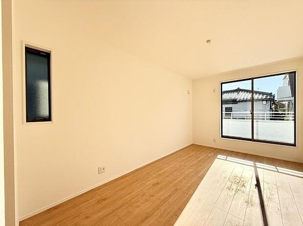 ■大きな窓は開放感があり、明るさ通風バッチリです