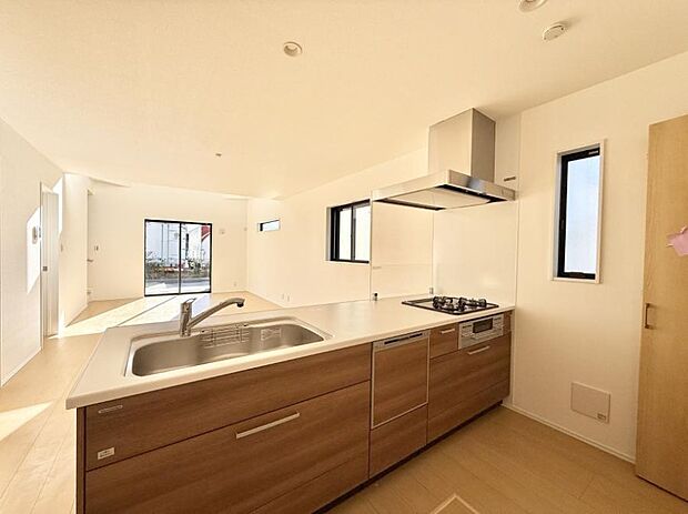 ■広々としたキッチンスペースでお料理も楽しくなりますね！