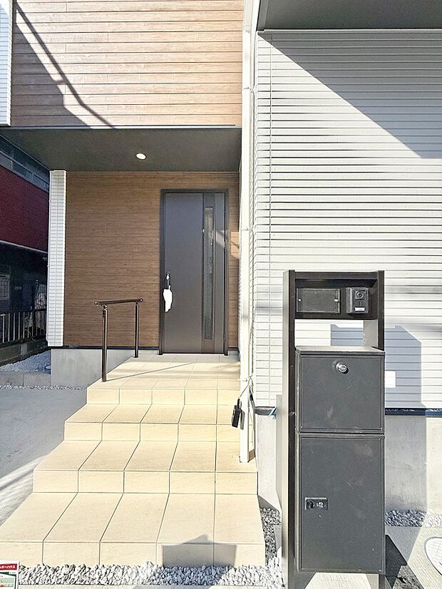 ■ 家族とゲストをやさしく迎える、心温まる玄関