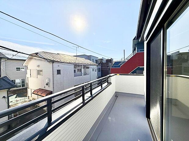 ■ 自然を身近に感じる、開放的なバルコニー