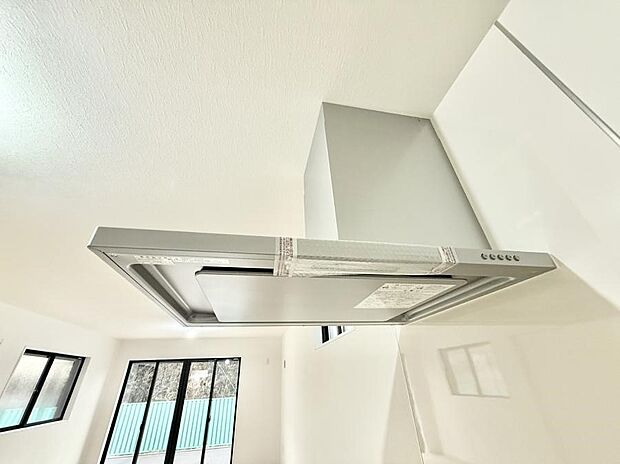 ■フードに覆われている為、匂いが換気扇に誘導され、効率的に排煙ができます