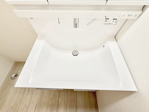 ■細かい部分まで洗いやすく便利なハンドシャワー付き