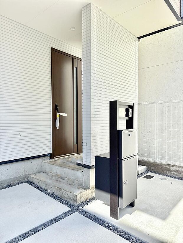 ■ 家族とゲストをやさしく迎える、心温まる玄関