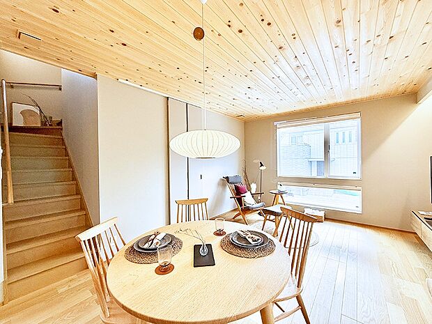 ■くつろぎと笑顔が集まる、心温まるリビング