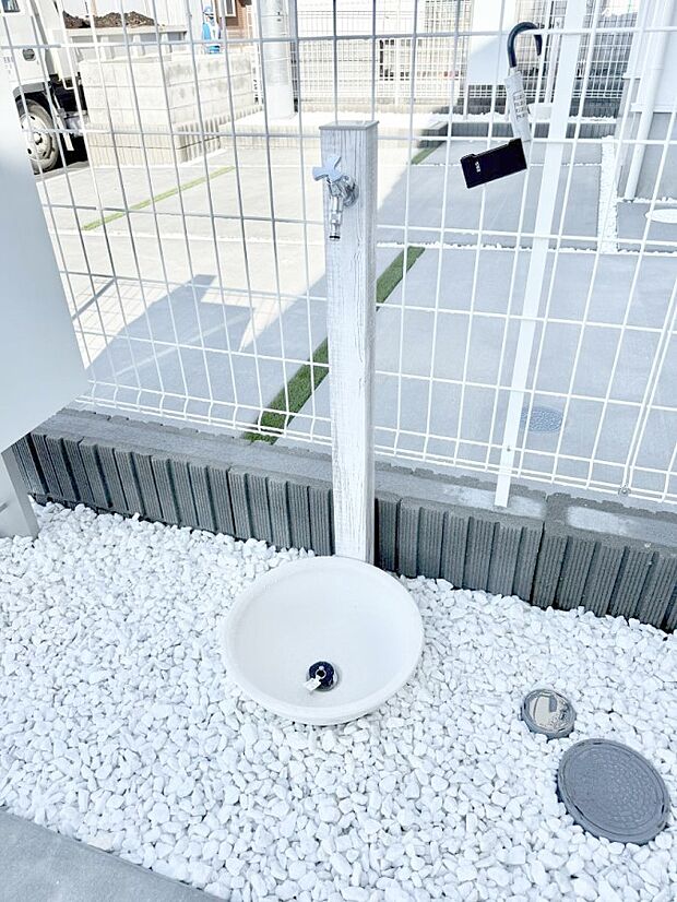 ■ガーデニングや洗車などの際に大活躍な屋外立水栓  
