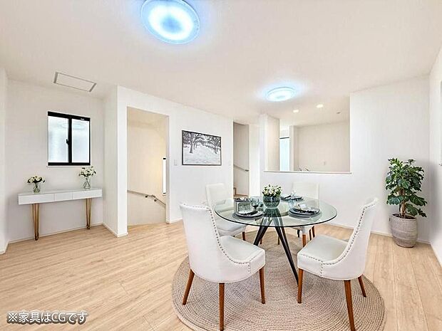 ■自然の光が差し込み、明るい空間が広がります