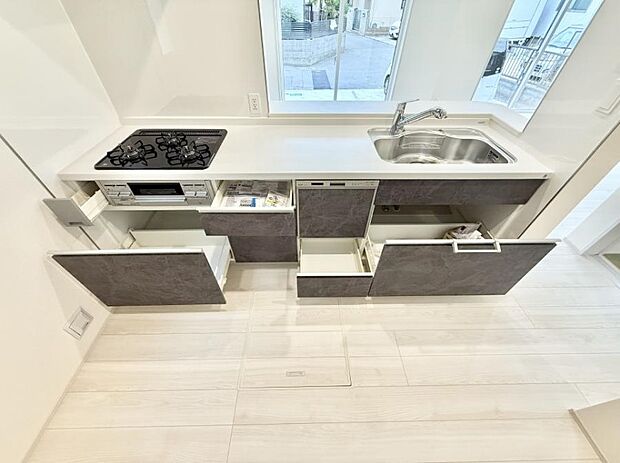 ■シンプルで機能的、毎日使いやすいキッチン