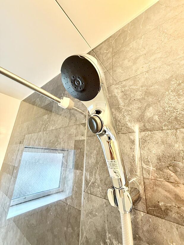 ■手元で簡単に止水できるため、水の無駄遣いを減らすことができます。