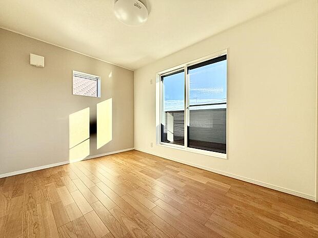 ■大きな窓は開放感があり、明るさ通風バッチリです  