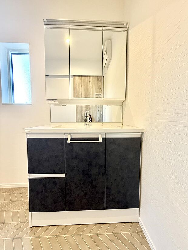 ■明るい洗面所は毎朝の歯磨きも楽しくできちゃいそうです♪