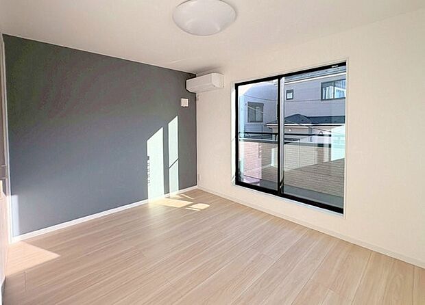 大きな窓は開放感があり、明るさ通風バッチリです  