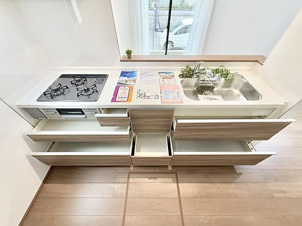 ■シンプルで機能的、毎日使いやすいキッチン