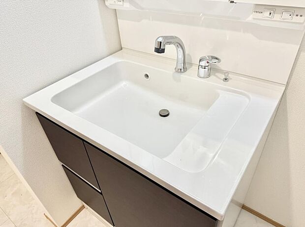 ■手洗いや顔を洗う時も快適に使える便利なシャワー