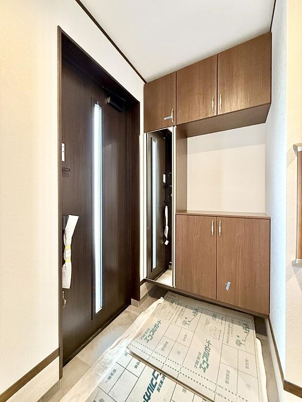 窮屈さを感じさせない広々玄関!