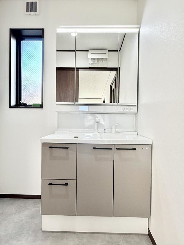 お洒落で清潔感のある洗面所です！  