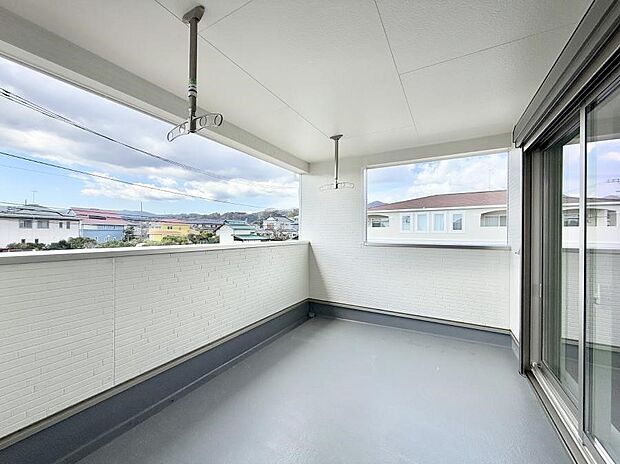 ■天候を気にせず洗濯物を干せるインナーバルコニー!