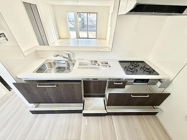 ■収納力豊富なシステムキッチンです!