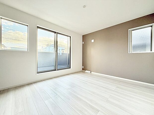 ■大きな窓は開放感があり、明るさ通風バッチリです