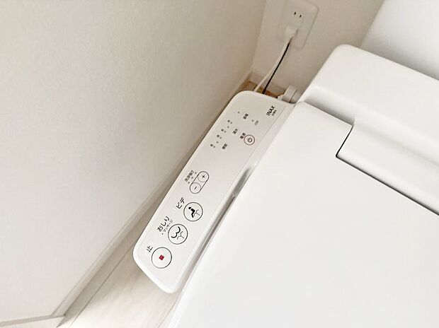 ■温水洗浄で快適、清潔感が保たれるシャワートイレ