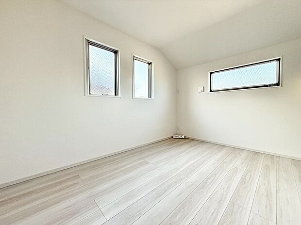 ■2面採光で明るい居室!