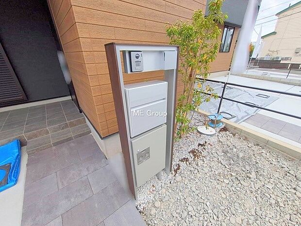 ◆表札・インターホン・ポストを一つに集約！玄関アプローチすっきり♪  