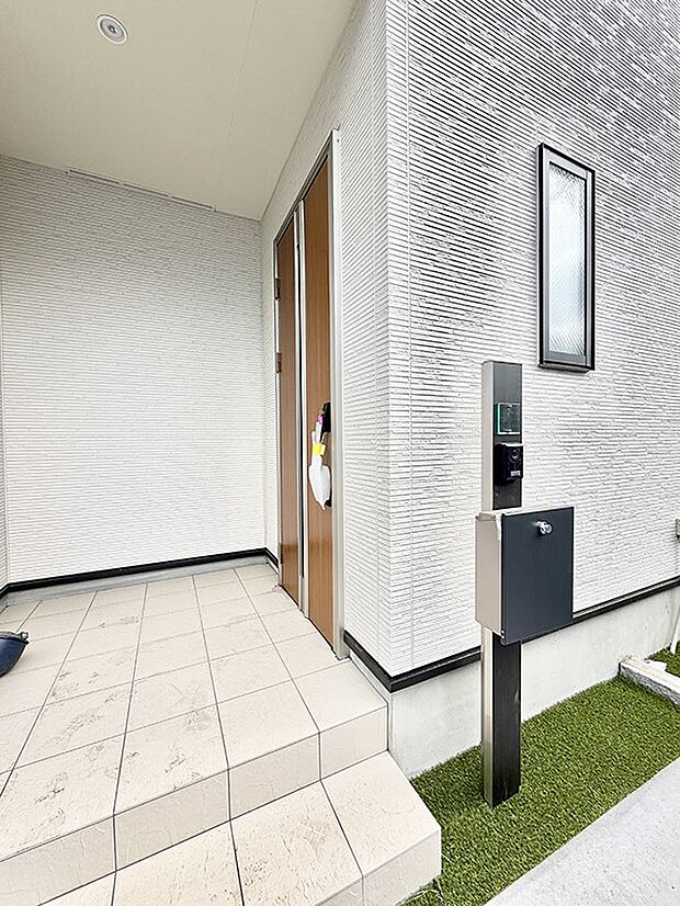 ■ 心地よい暮らしへとつながる、温かい玄関