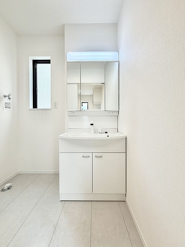 ■明るい洗面所は毎朝の歯磨きも楽しくできちゃいそうです♪