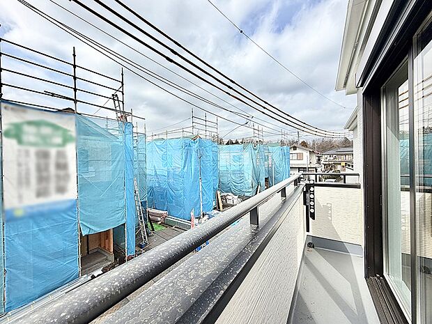 ■ 心地よい風と光を感じる、くつろぎのバルコニー