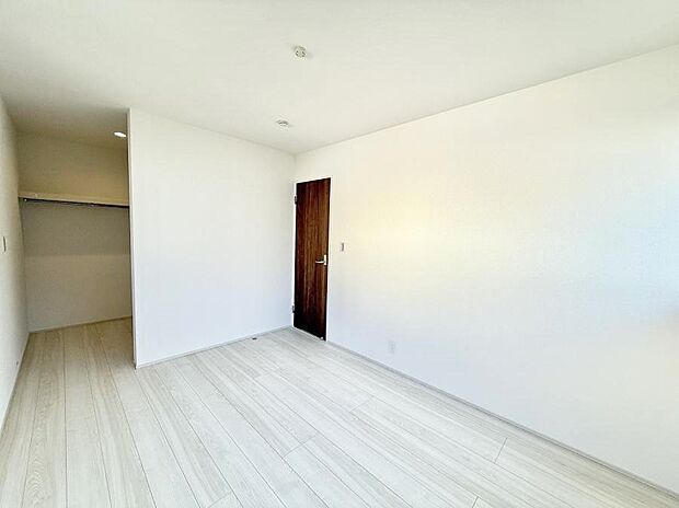 ■シンプルな空間で、収納付きベッドやデスクなど、多機能な家具を活用しやすいです